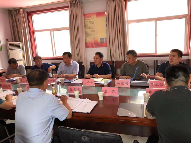 市林业局党组书记董志明,平山县副县长王素龙陪同调研.